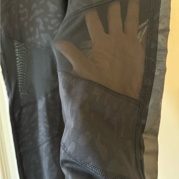 Lululemon crops - Picture 2 of 3